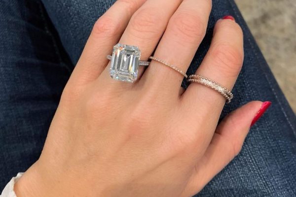 10-carat-emerald-pave-diamond-ring