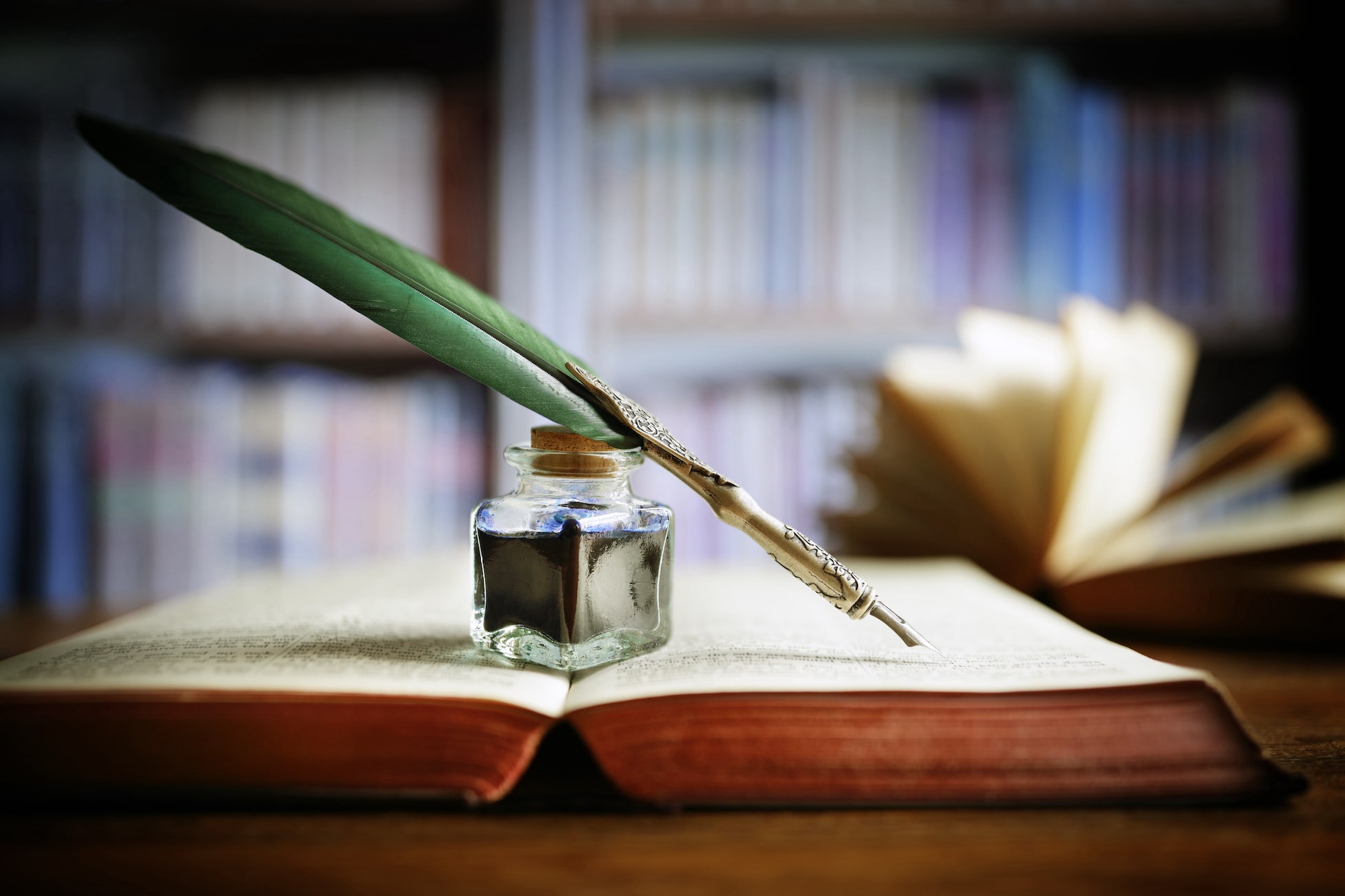 How Do I Choose the Right Ghostwriting Agency for My Book-min