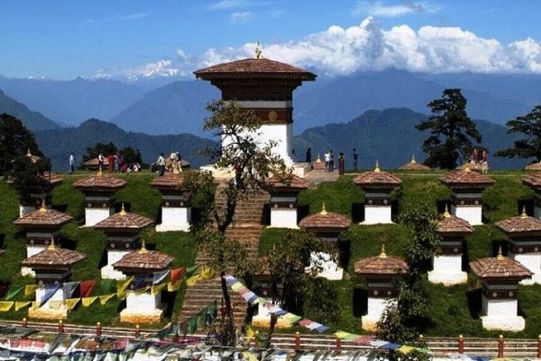 monument-with-108-chorten-dochula-pass-bhutan-940x585-c-default