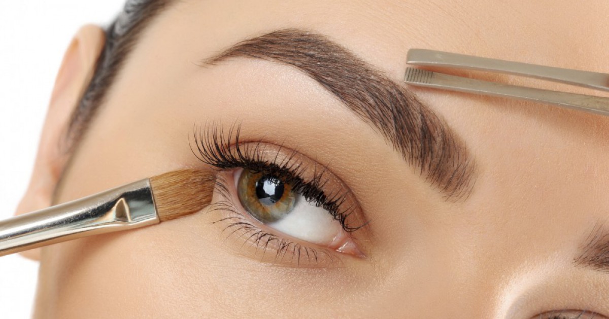 professional-eyebrow-tweezers-2025