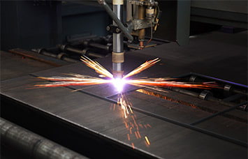 cnc-plasma-cutting-of-metal-plate