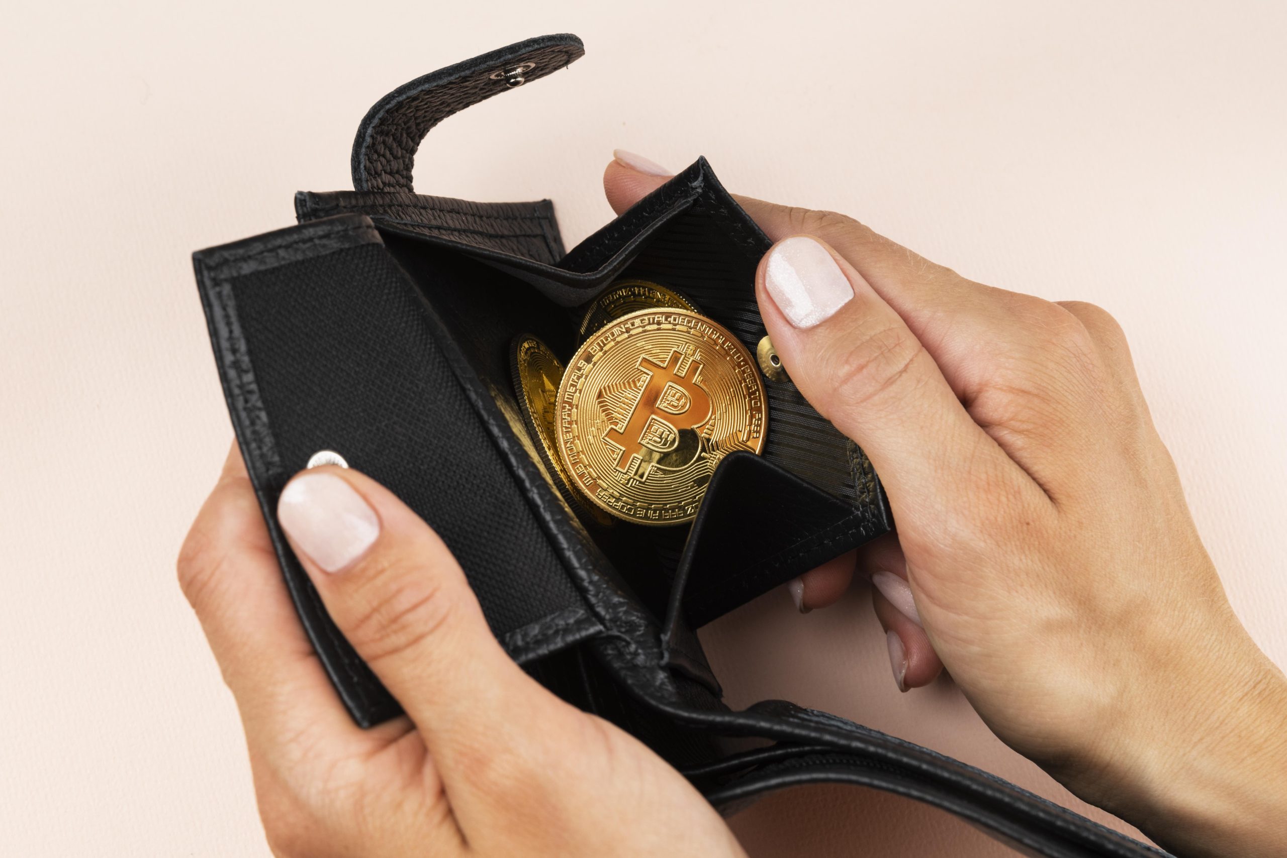 still-life-assortment-with-cryptocurrency (1)